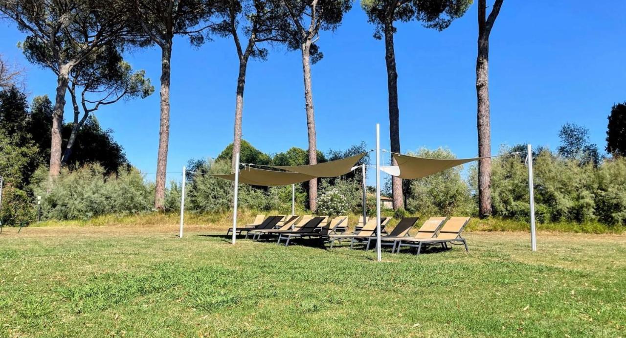 Incantevole Borgo Con Piscine Colleoli Exterior photo